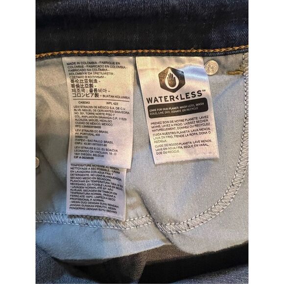 Levi's Women's Size 10 Classic Bootcut Jeans Dark Wash Denim Western Trendy - Picture 12 of 12